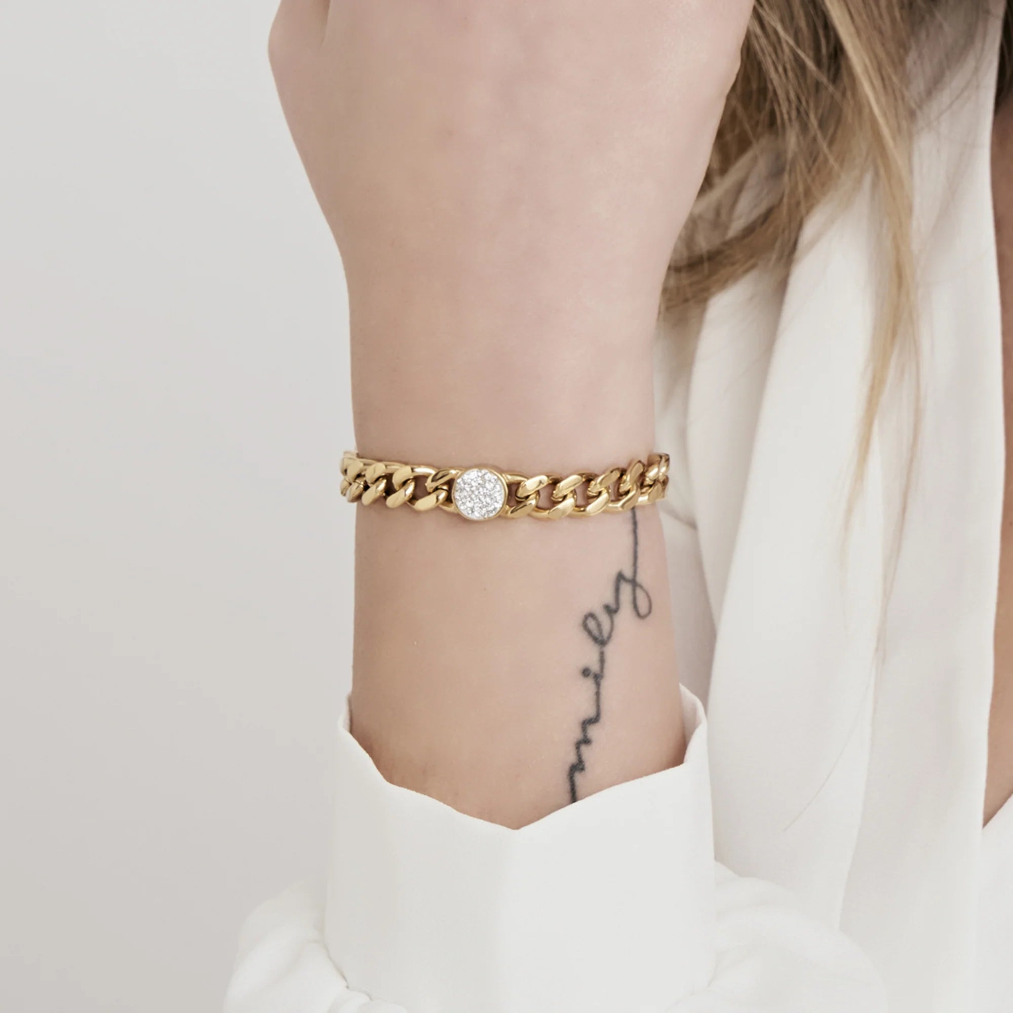 Bracciale in acciaio dorato con elemento e cristalli bianchi